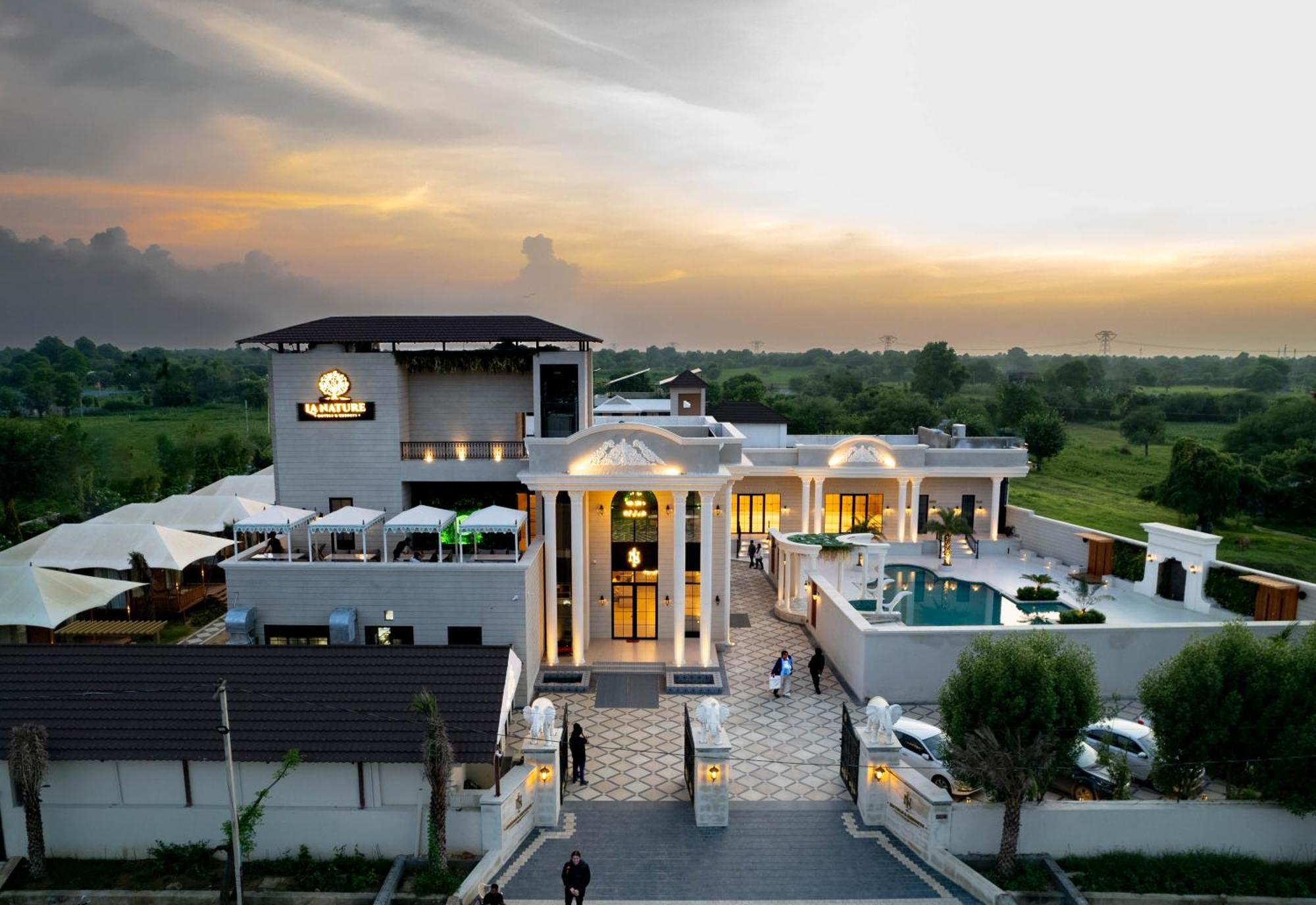 La Nature Hotels & Resorts Sikar Luaran gambar